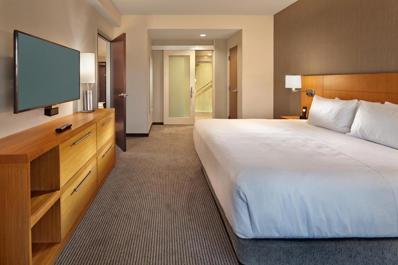 Hyatt Place Warwick/Providence Airport Экстерьер фото